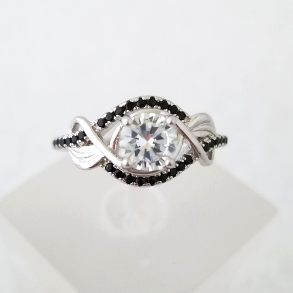 Black Spinel Leaf Design Ring - Picture 3 of 8